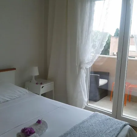 Guest House Lana Guest house 3*