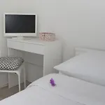 라나 게스트하우스 3*