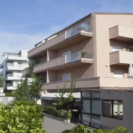 Gasthof Guest House Lana 3*