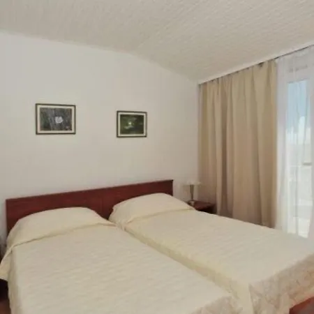 Casa de hóspedes Lana 3*